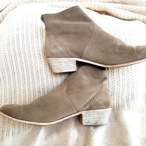 Sole Society tan suede booties